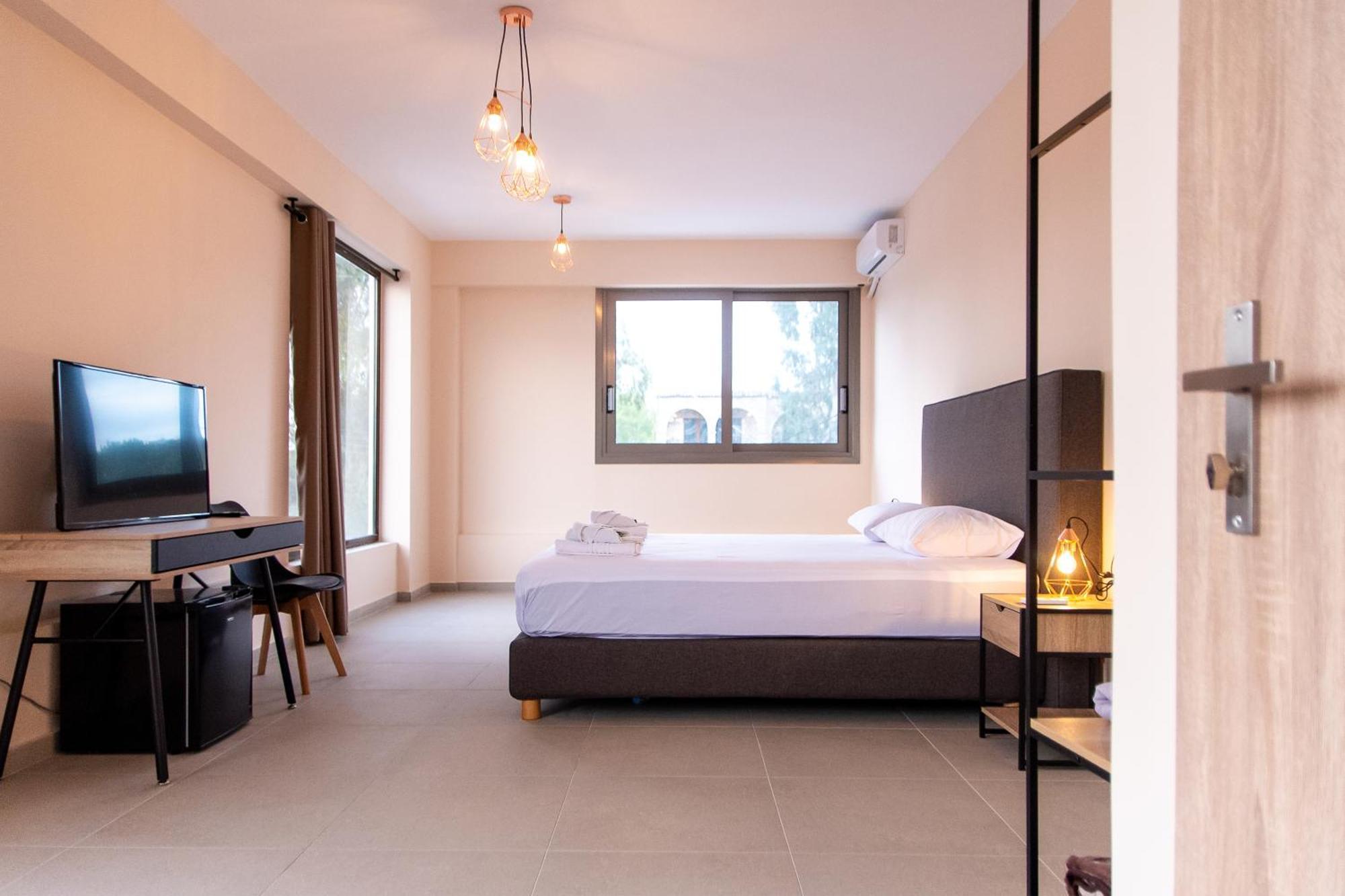 Mini Suites Near Athen'S Airport Free Shuttle From And To Athen'S Airport Spata  Exterior photo